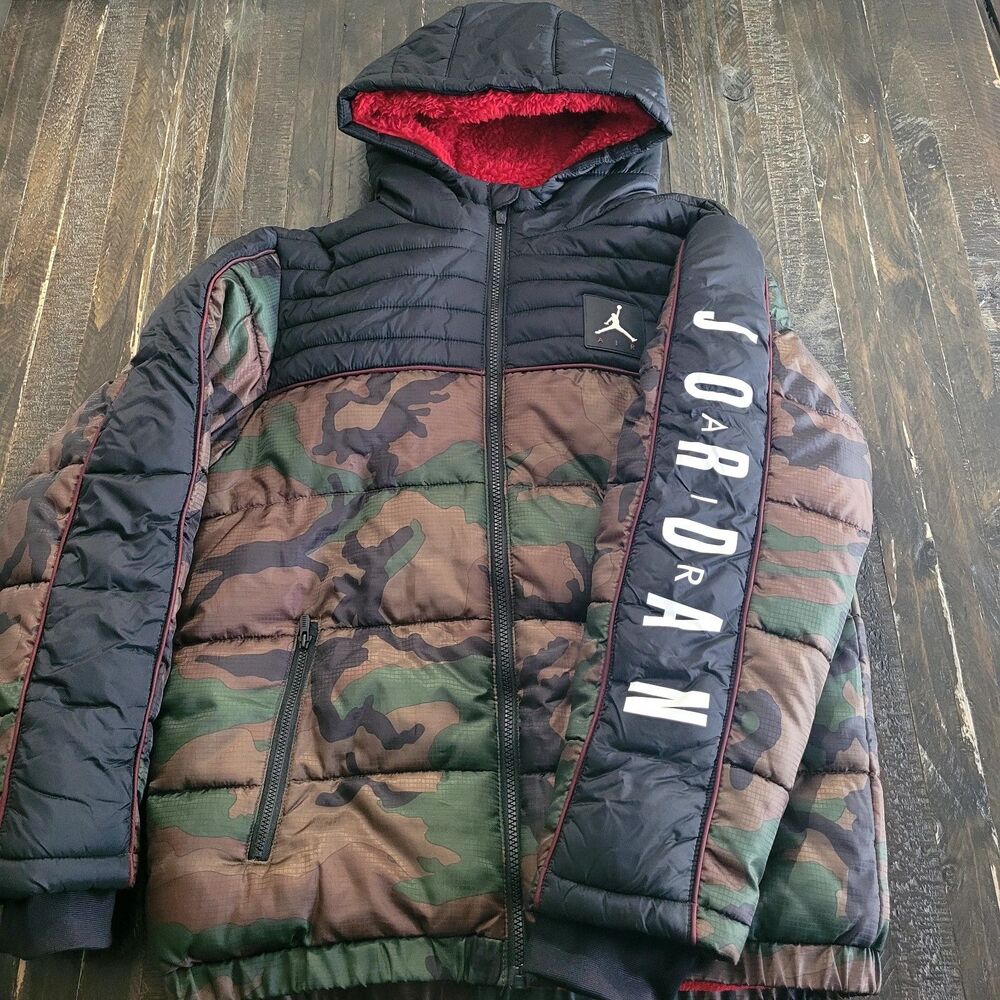 Nike Air Jordan Camo Puffer Coat Youth Size XL 13-15Y